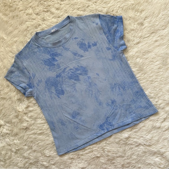 lululemon athletica Tops - Lululemon Top Train to Be Short Sleeve *Wash Blue Linen / Chalk Wash Water Drop